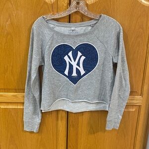 Yankees Heart Cropped Sweatshirt. Size women’s XS - children’s 14